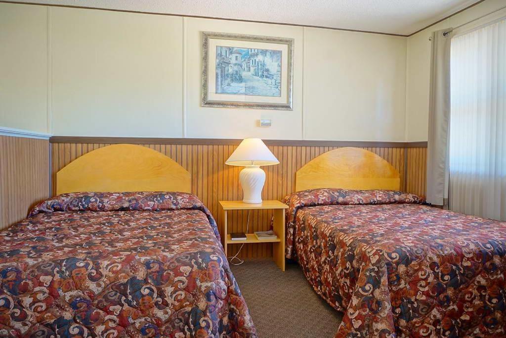 Green Acres Motel Summerside Bagian luar foto