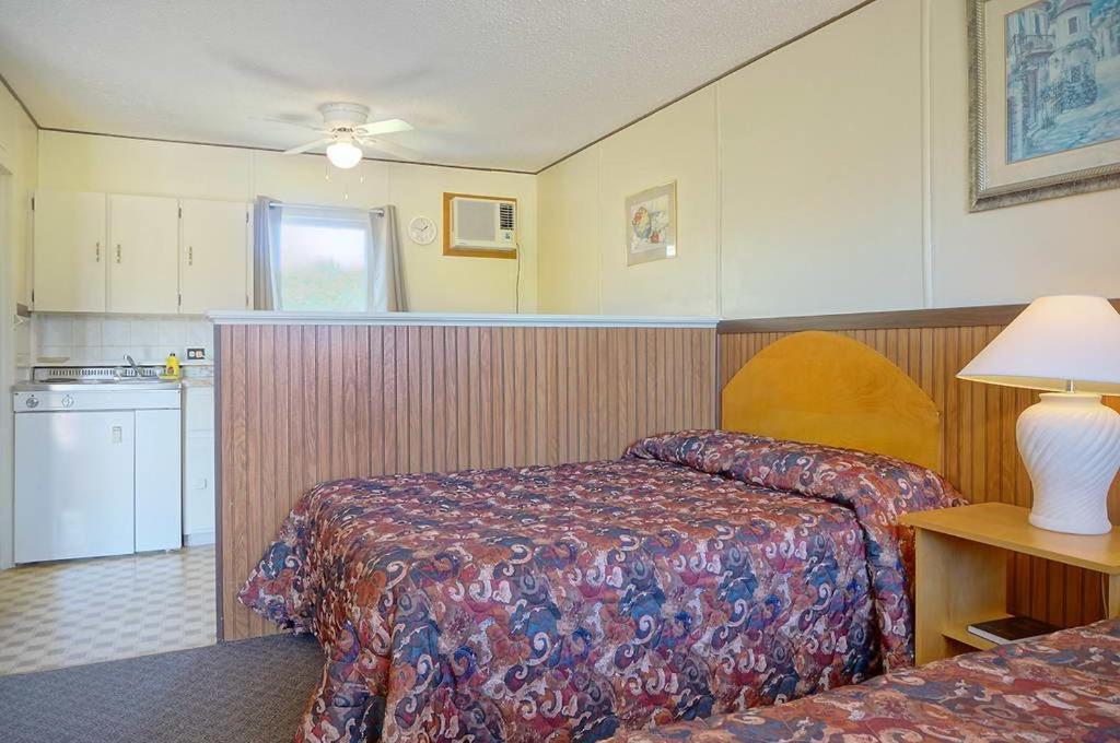 Green Acres Motel Summerside Bagian luar foto
