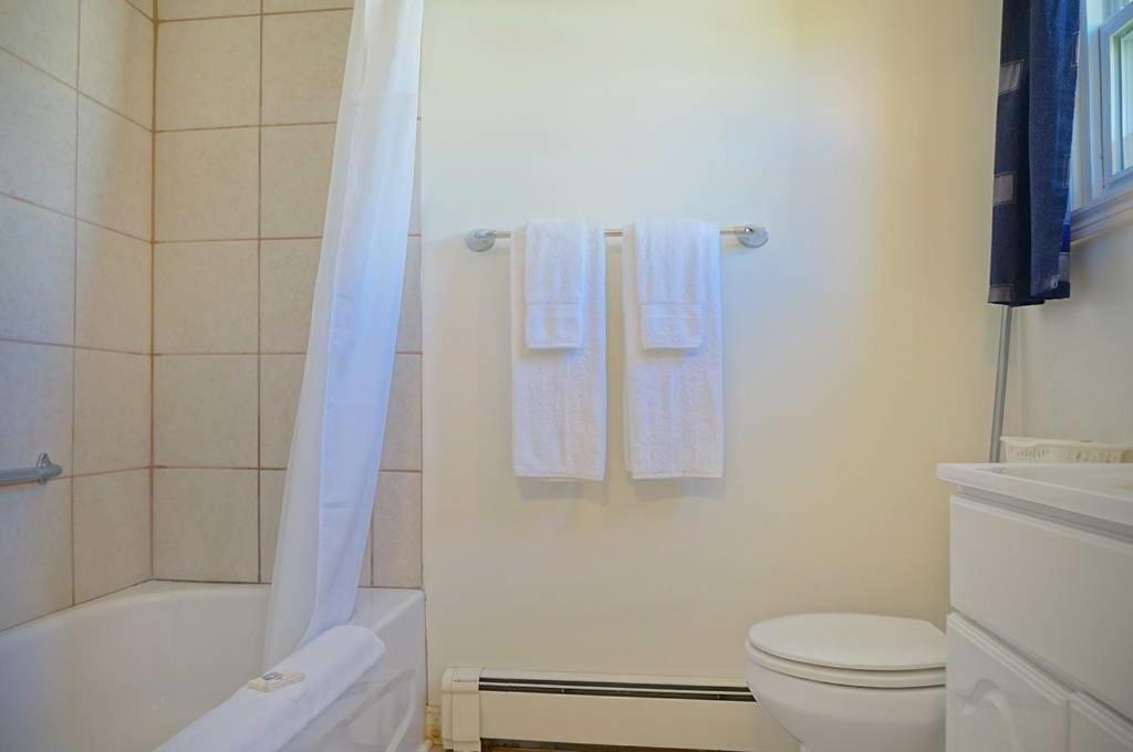 Green Acres Motel Summerside Bagian luar foto