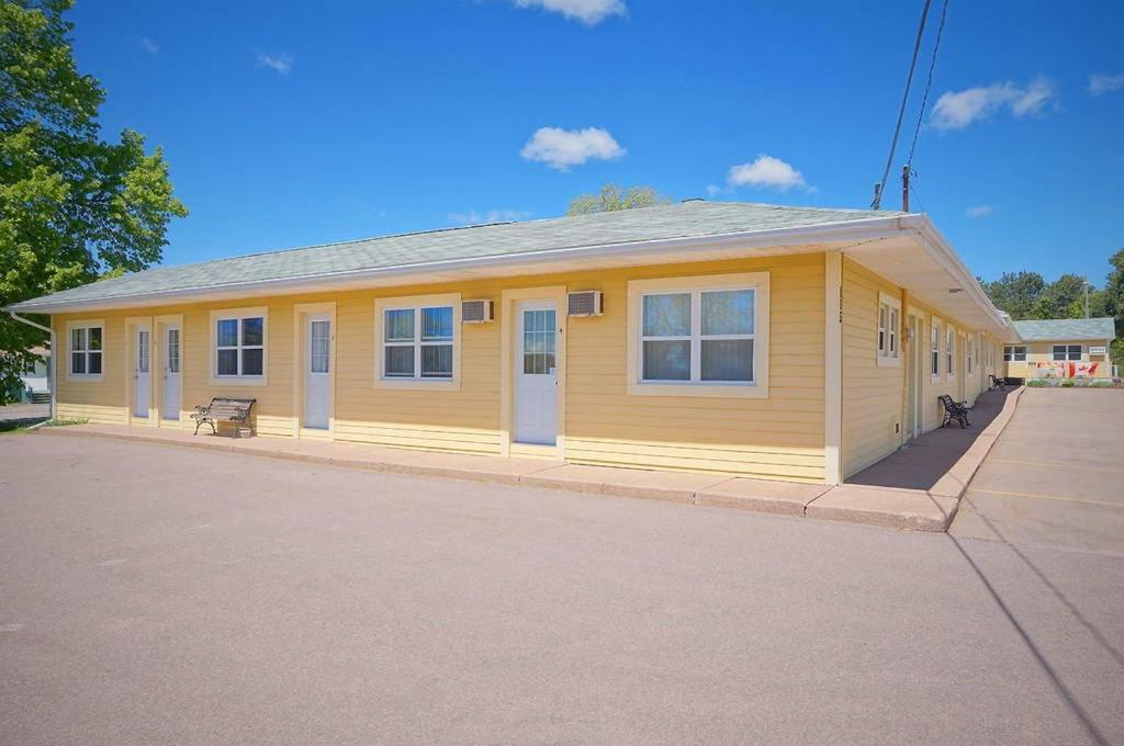Green Acres Motel Summerside Bagian luar foto
